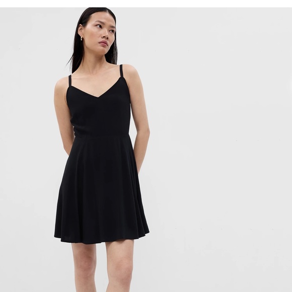 NWT GAP V-Neck Cami Mini Dress  Color: BLACK - Picture 1 of 3